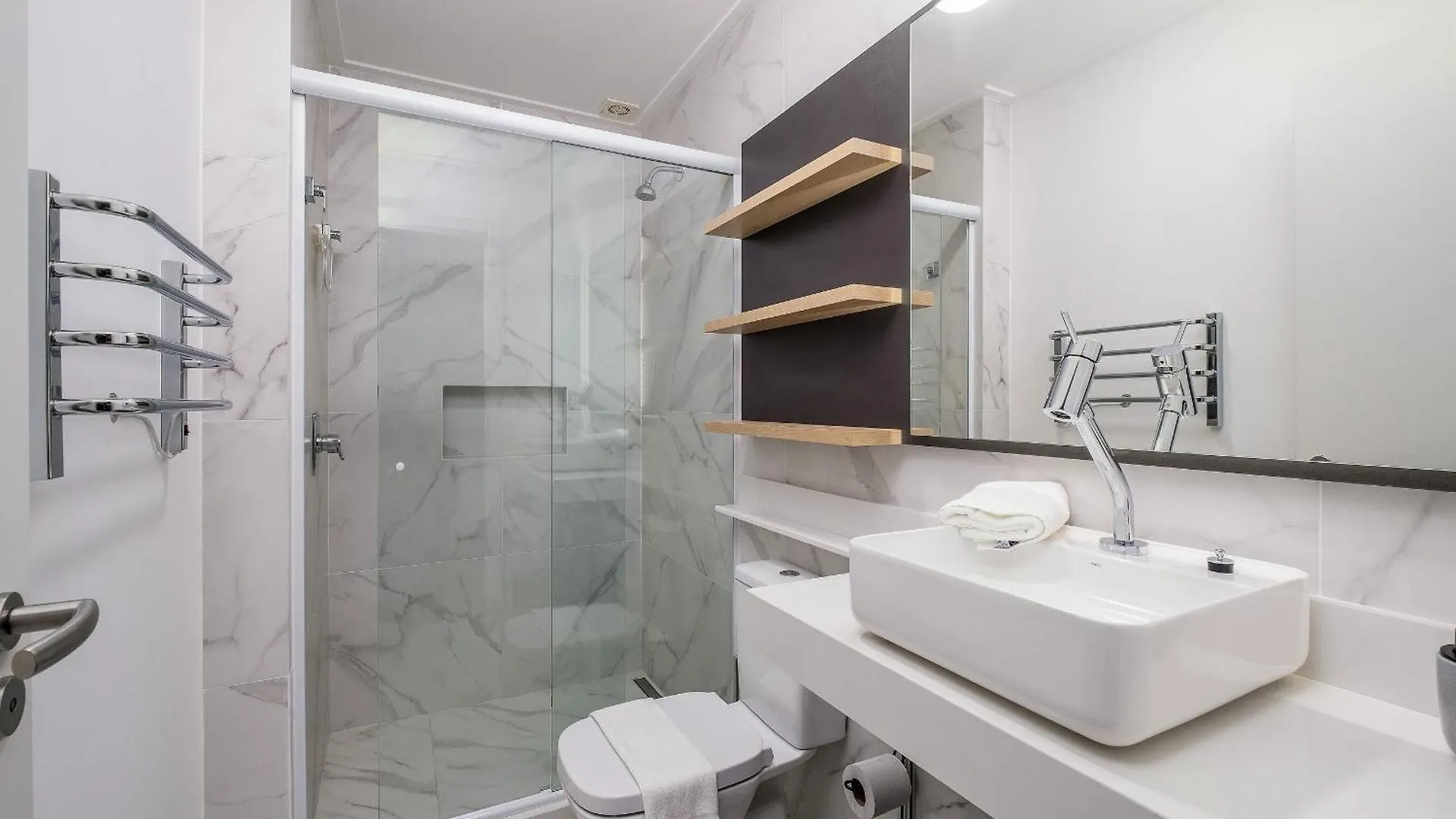 Studio Alto Padrao Pe Na Areia Em Floripa Irb205 Florianopolis 0*,  Brazil