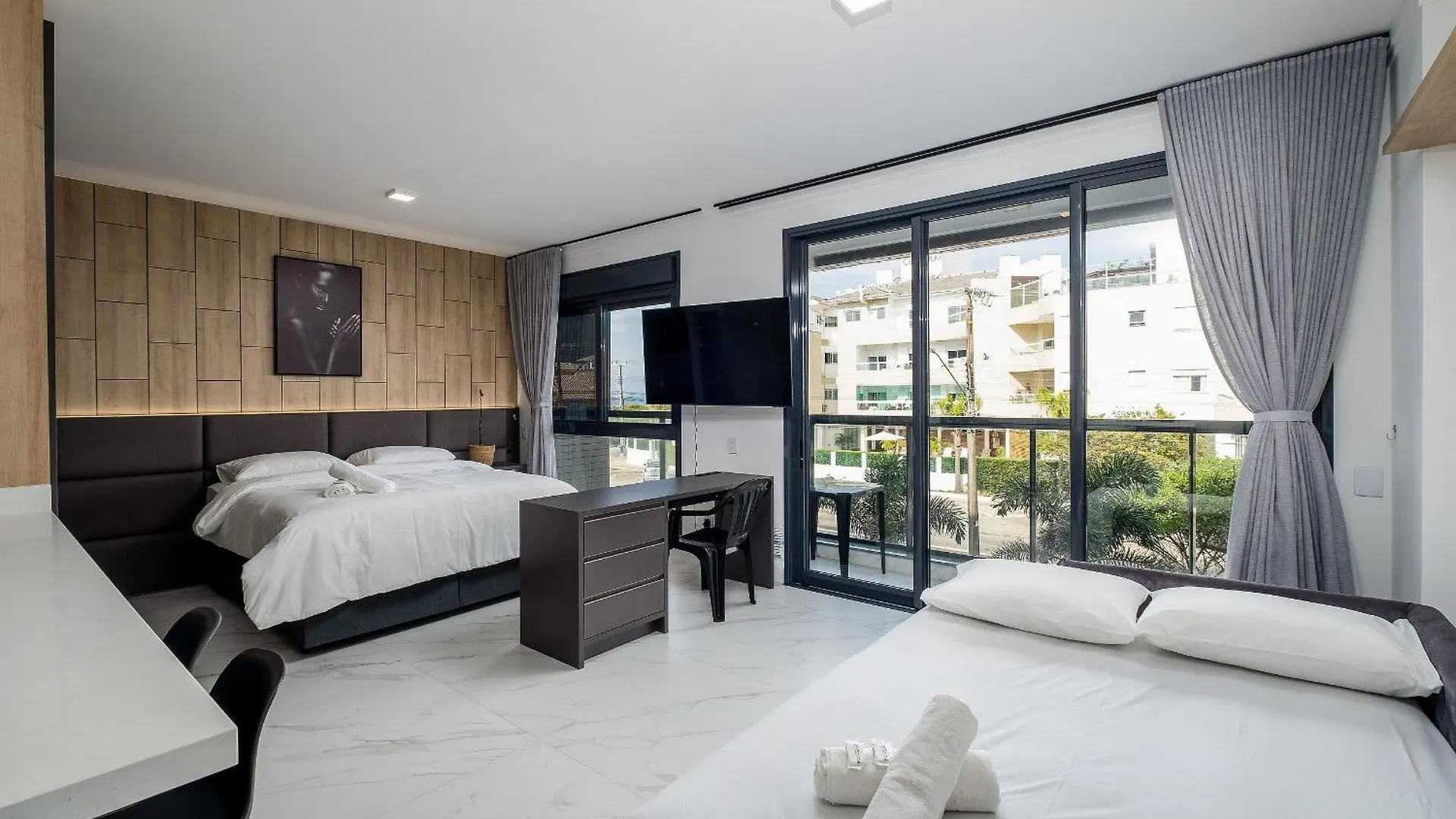 Studio Alto Padrao Pe Na Areia Em Floripa Irb205 Florianopolis 0*,  Brazil
